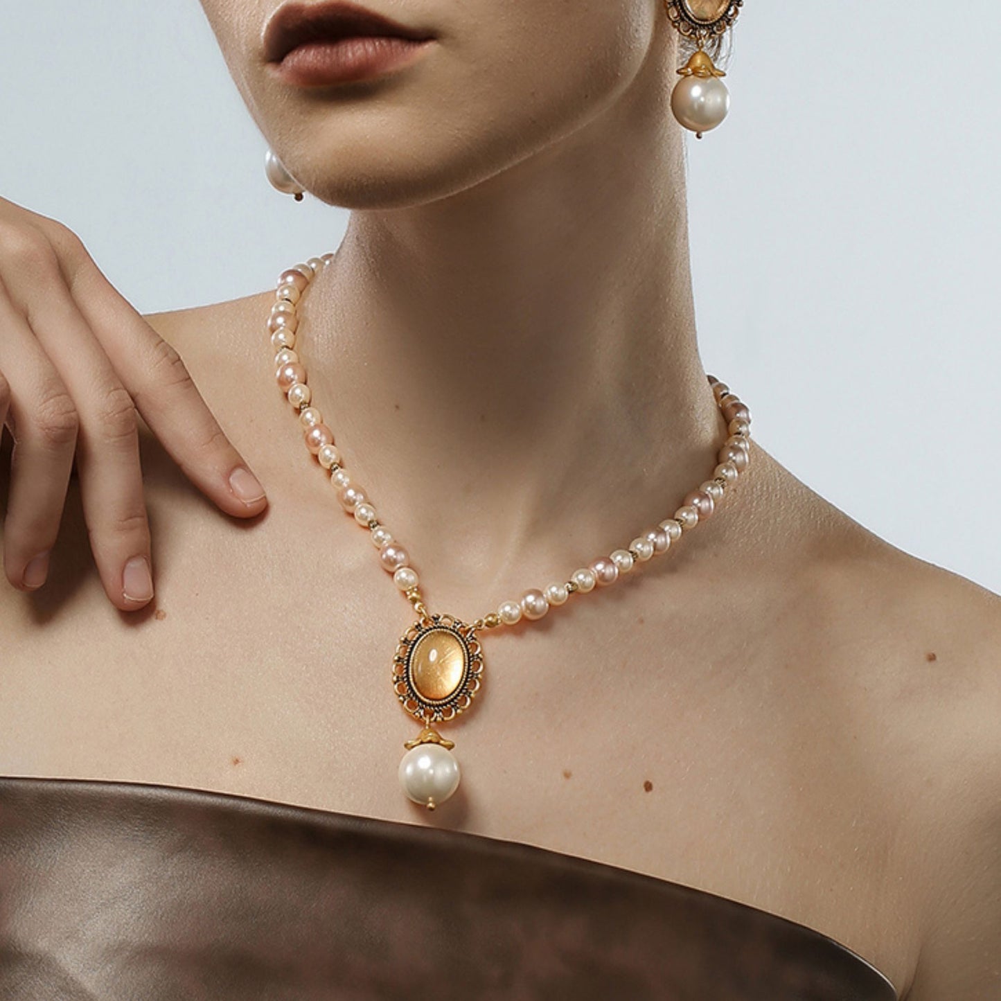 Vintage Lustrous Pearl Necklace