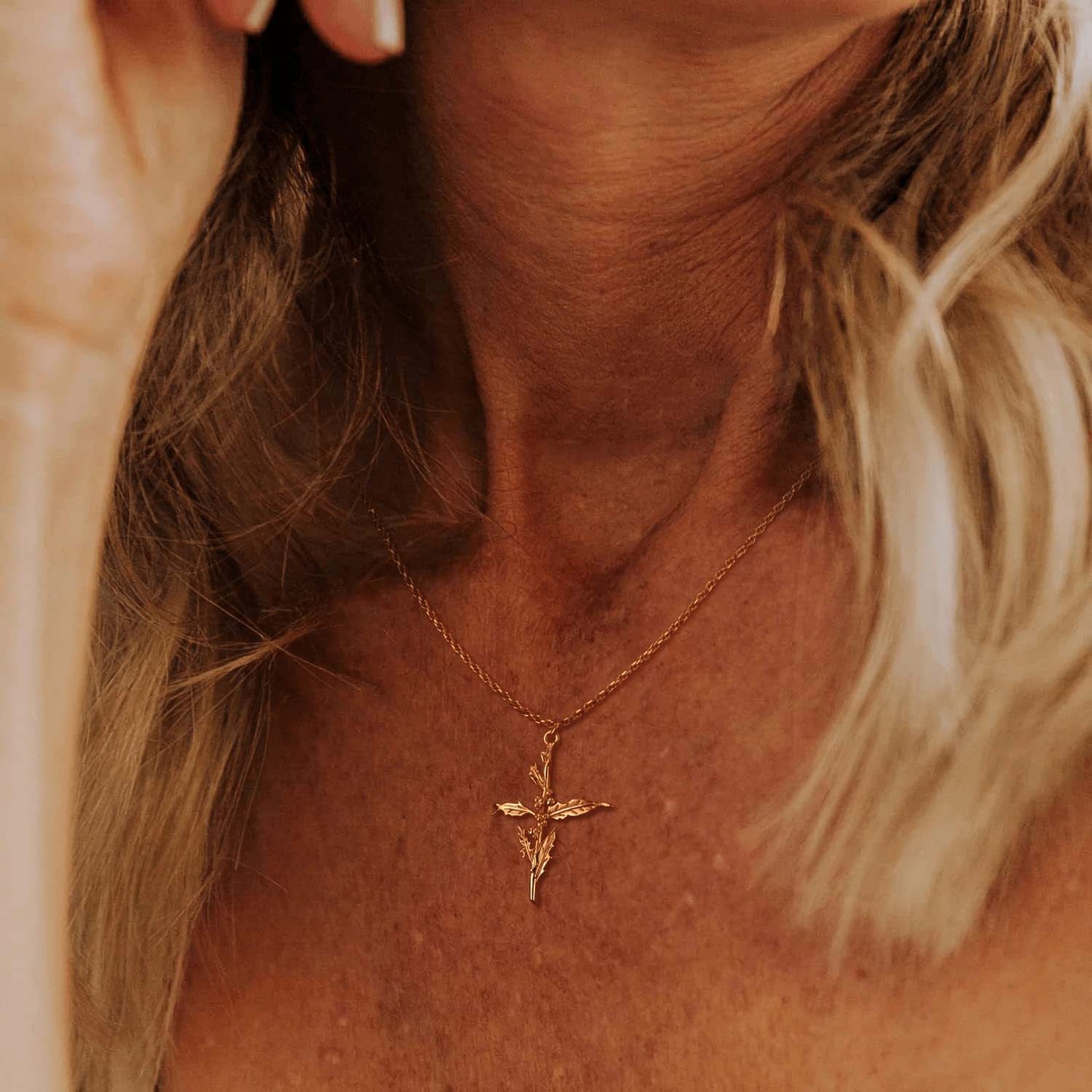 Floral Cross Pendant Neckalce