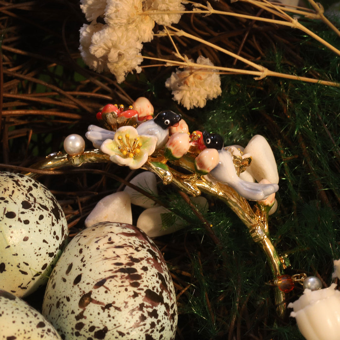 Magpie & Flower Pearl Bracelet